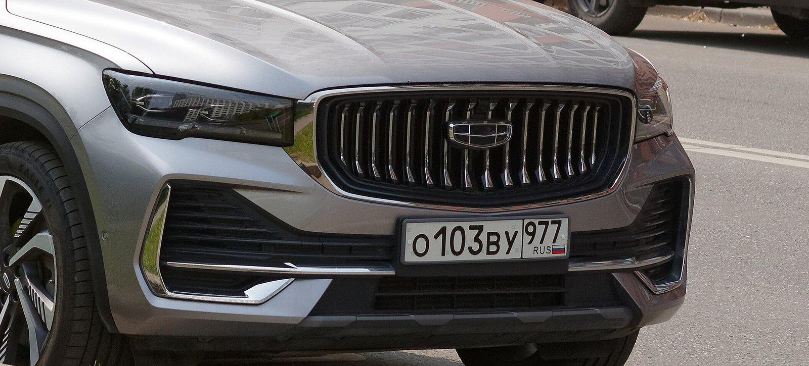 Geely Monjaro: решётка радиатора и фары