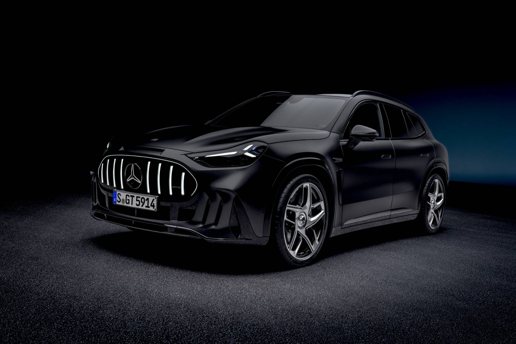 Mercedes-AMG GT SUV спереди