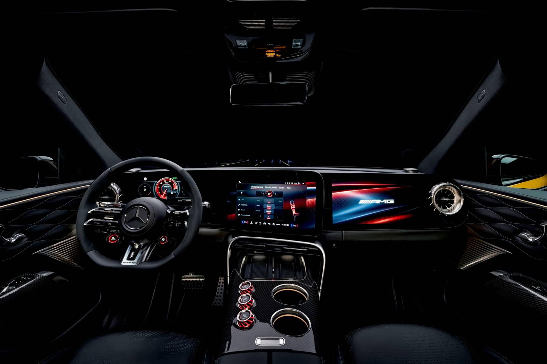 Салон Mercedes-AMG GT SUV: 14-дюймовый экран и панель приборов