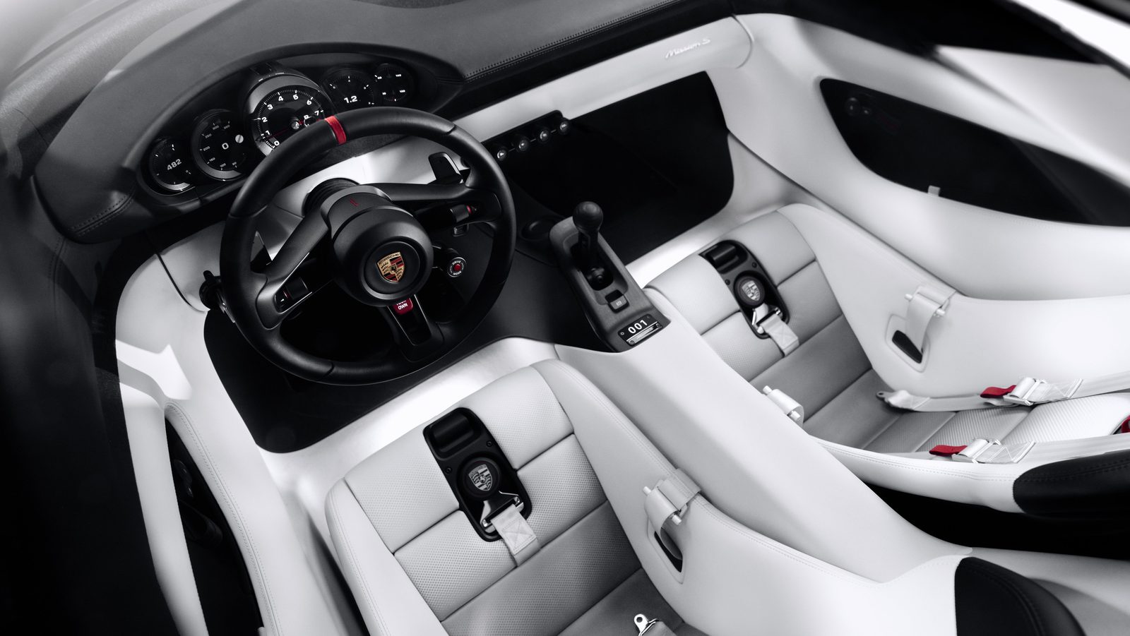 Салон Porsche Mission S