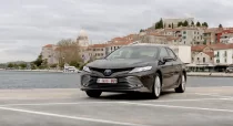 Первый тест-драйв Toyota Camry Hybrid 2019